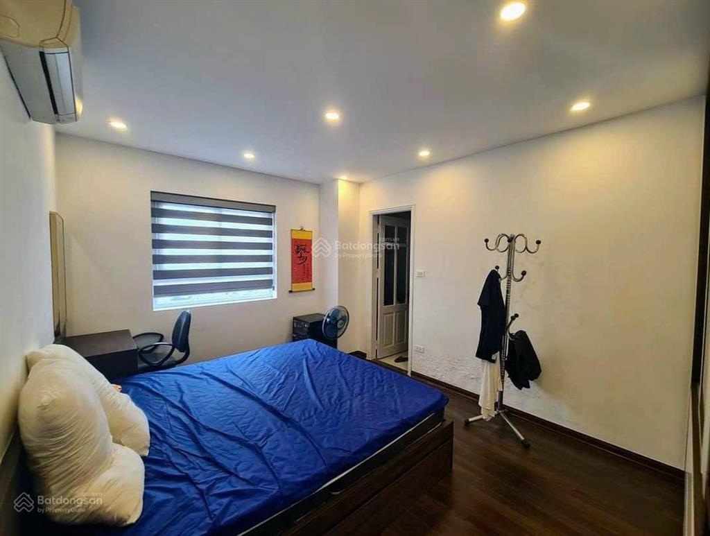 Tầng 12  tôi cho thuê căn 2 ngủ, 2vs, dt 77m, nhà thoáng mát, ở thích, giá 12tr/th tại star city