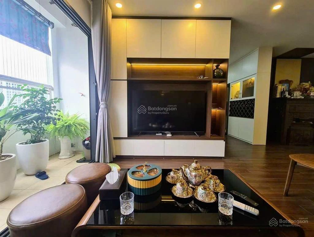 Tầng 12  tôi cho thuê căn 2 ngủ, 2vs, dt 77m, nhà thoáng mát, ở thích, giá 12tr/th tại star city