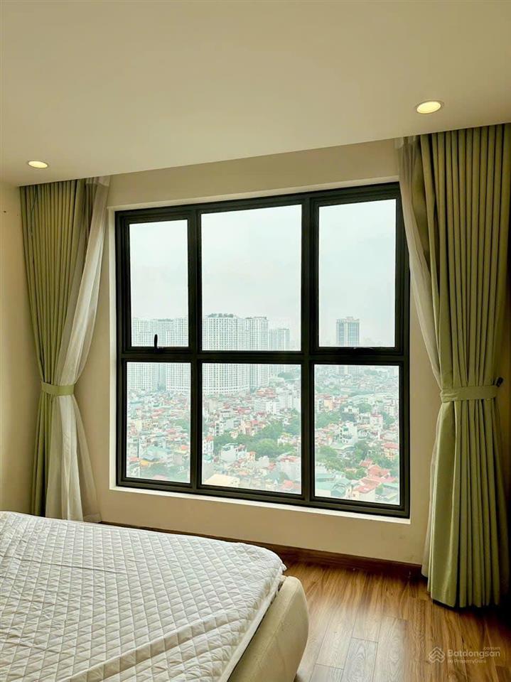 Giá tốt tôi cho thuê căn 2 ngủ, diện tích 70m, tầng đẹp thoáng giá 14,5 triệu tại golden palm