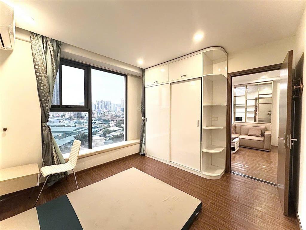 Giá tốt!! tôi cần bán căn 2 ngủ, 2vs, dt 80m, nhà thoáng mát, sổ đỏ giá hơn 4 tỷ tại eco green city