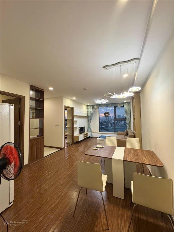 Giá tốt!! tôi cần bán căn 2 ngủ, 2vs, dt 80m, nhà thoáng mát, sổ đỏ giá hơn 4 tỷ tại eco green city