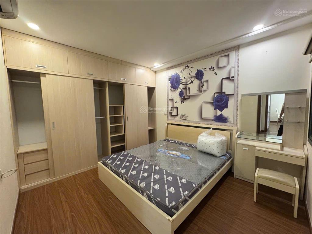 Giá tốt!! tôi cần bán căn 2 ngủ, 2vs, dt 80m, nhà thoáng mát, sổ đỏ giá hơn 4 tỷ tại eco green city