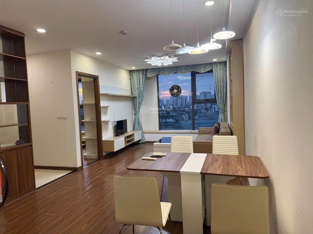 Giá tốt!! tôi cần bán căn 2 ngủ, 2vs, dt 80m, nhà thoáng mát, sổ đỏ giá hơn 4 tỷ tại eco green city