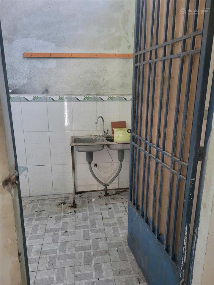 Cho thuê kho, nhà xưởng 100m2 đường lớn đt 6, đông thạnh, hóc môn, điện 3 pha, 6 triệu vnd