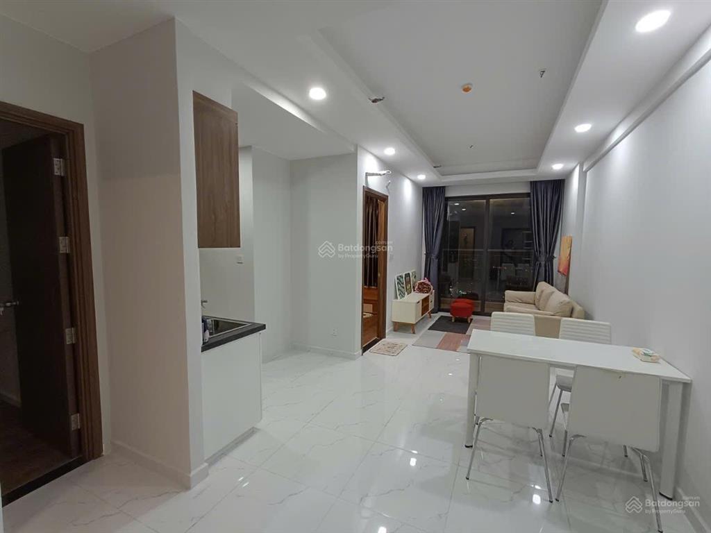 Cần ra gấp căn opal skyline 2pn2wc tầng trung view hồ bơi