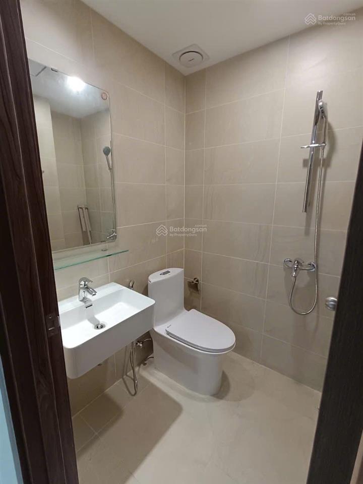 Cần ra gấp căn opal skyline 2pn2wc tầng trung view hồ bơi