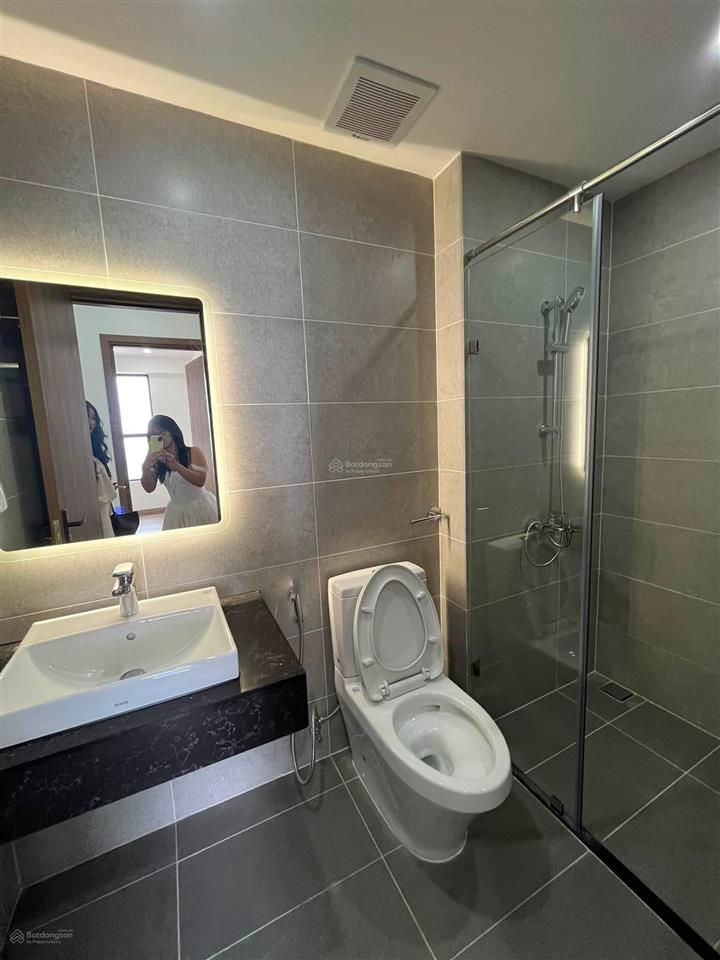 Chính chủ cho thuê căn 1pn+ a&t sky đã trang bị rèm giàn phơi máy lạnh view đẹp tầng trung