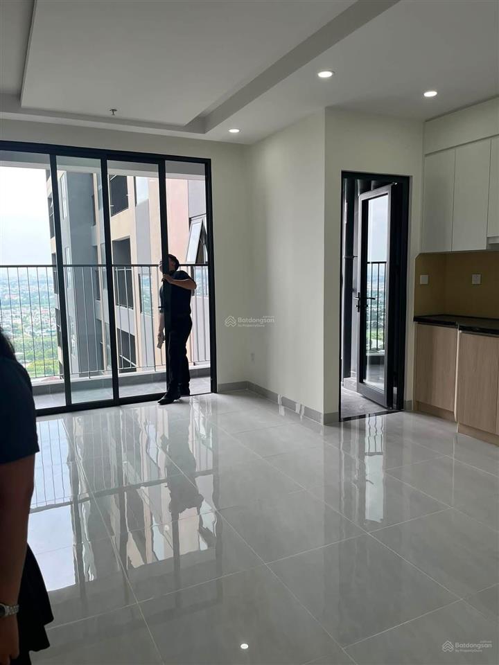 Chính chủ cho thuê căn 1pn+ a&t sky đã trang bị rèm giàn phơi máy lạnh view đẹp tầng trung