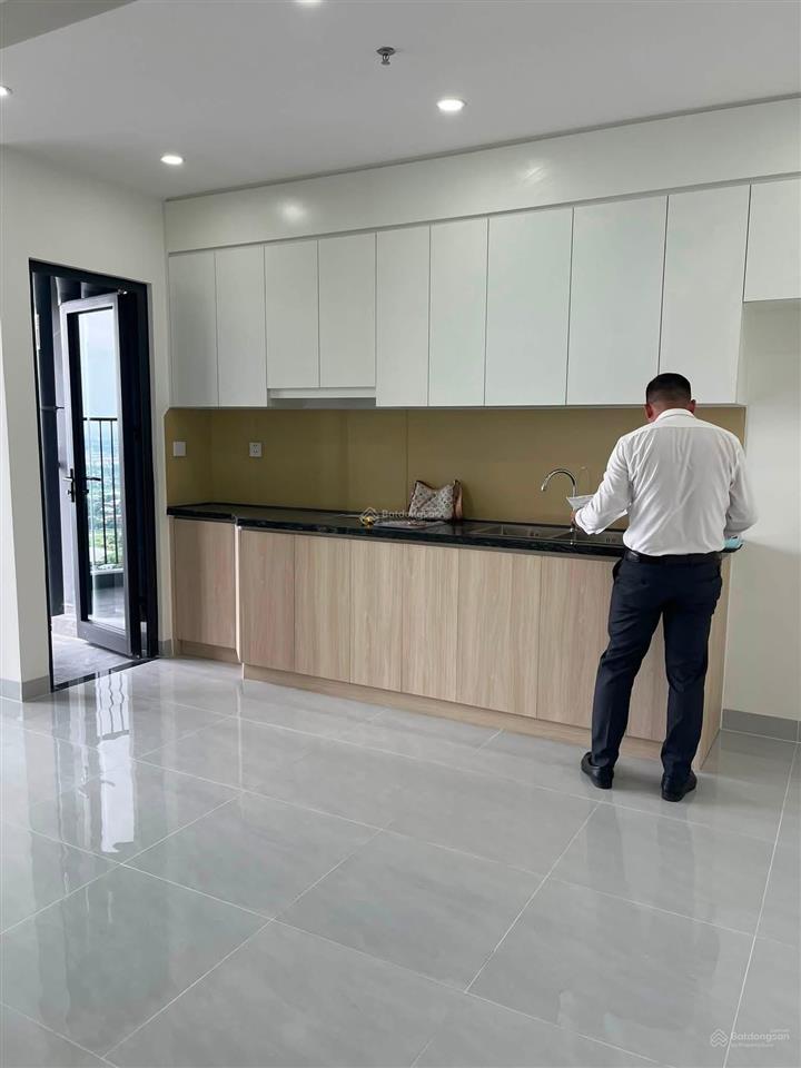 Chính chủ cho thuê căn 1pn+ a&t sky đã trang bị rèm giàn phơi máy lạnh view đẹp tầng trung