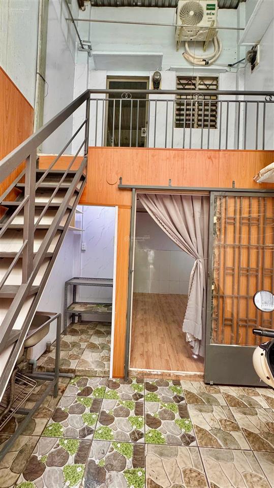 Cho thuê căn nhà mặt phố gần chợ, đại học luật, gigamall giá rẻ cho sinh viên