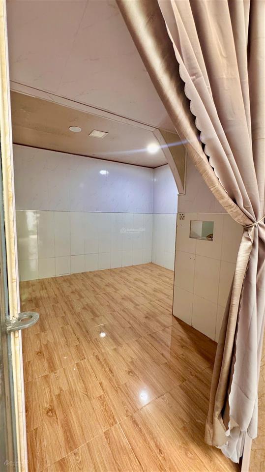 Cho thuê căn nhà mặt phố gần chợ, đại học luật, gigamall giá rẻ cho sinh viên