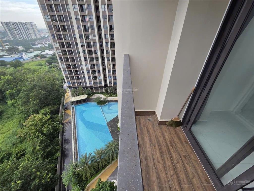 Chủ ngộp cắt lỗ sâu căn 2pn có ban công view hồ bơi opal skyline, khách mua có lãi ngay