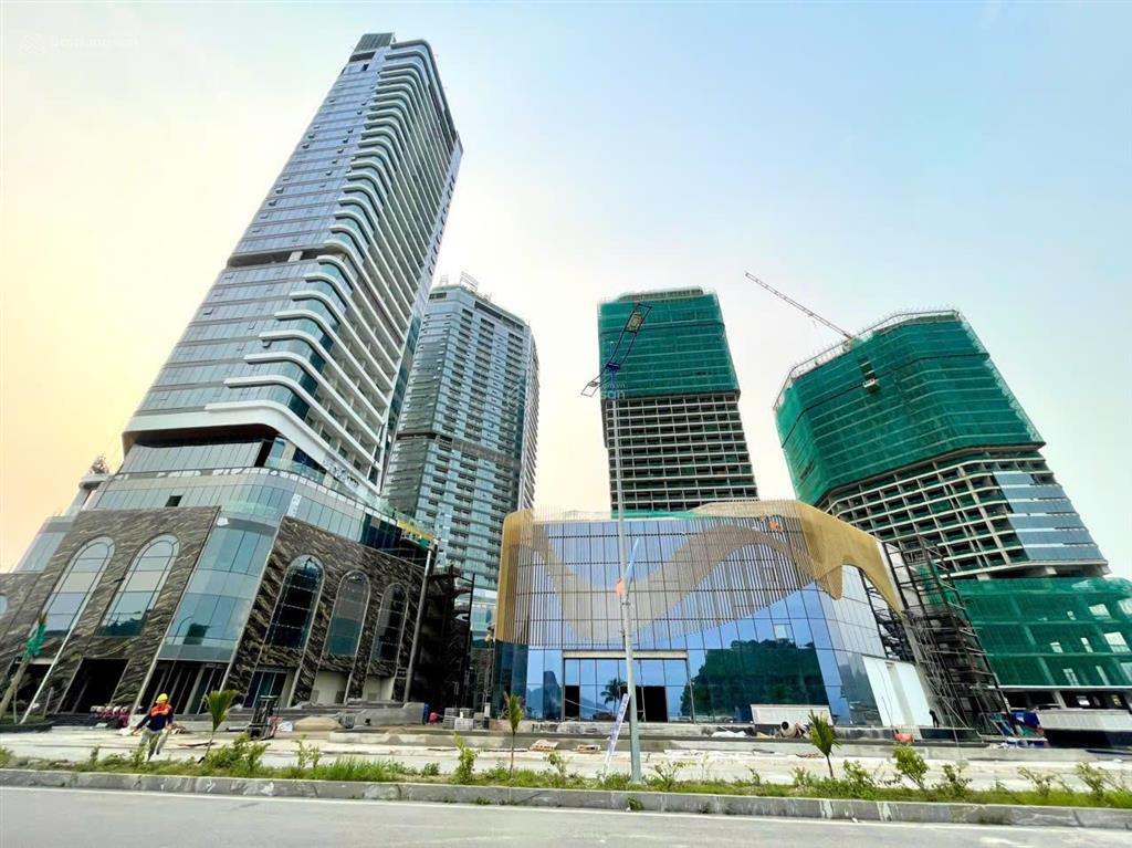 Căn hộ biển đã bàn giao  sở hữu căn hộ view 360 độ vịnh bái tử long giá chỉ 1,6 tỷ.