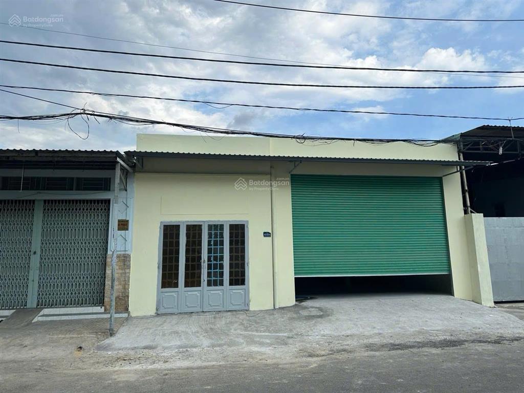 Bán kho/ xưởng 200m2 bà điểm hóc môn, đường cont tận kho, kế kcn vĩnh lộc, kho có gác sắt