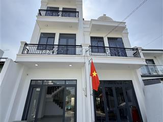 Bán nhà 2 lầu xây mới, nhà đường nhựa 10m thông. ngay hà huy giáp