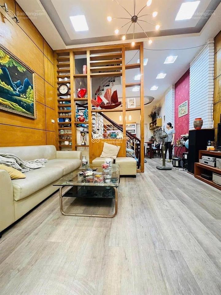 Bán nhà riêng, diện tích 52m, 4 tầng, mặt tiền 4,6m, đường oto  giảm 500tr còn 12 tỷ