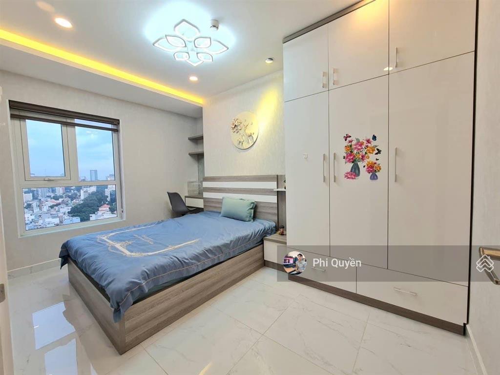 Mình cần bán nhanh chung cư screc tower  quận 3. dt 81m2, 2pn. giá 6 tỷ.  0779 757 *** quyền