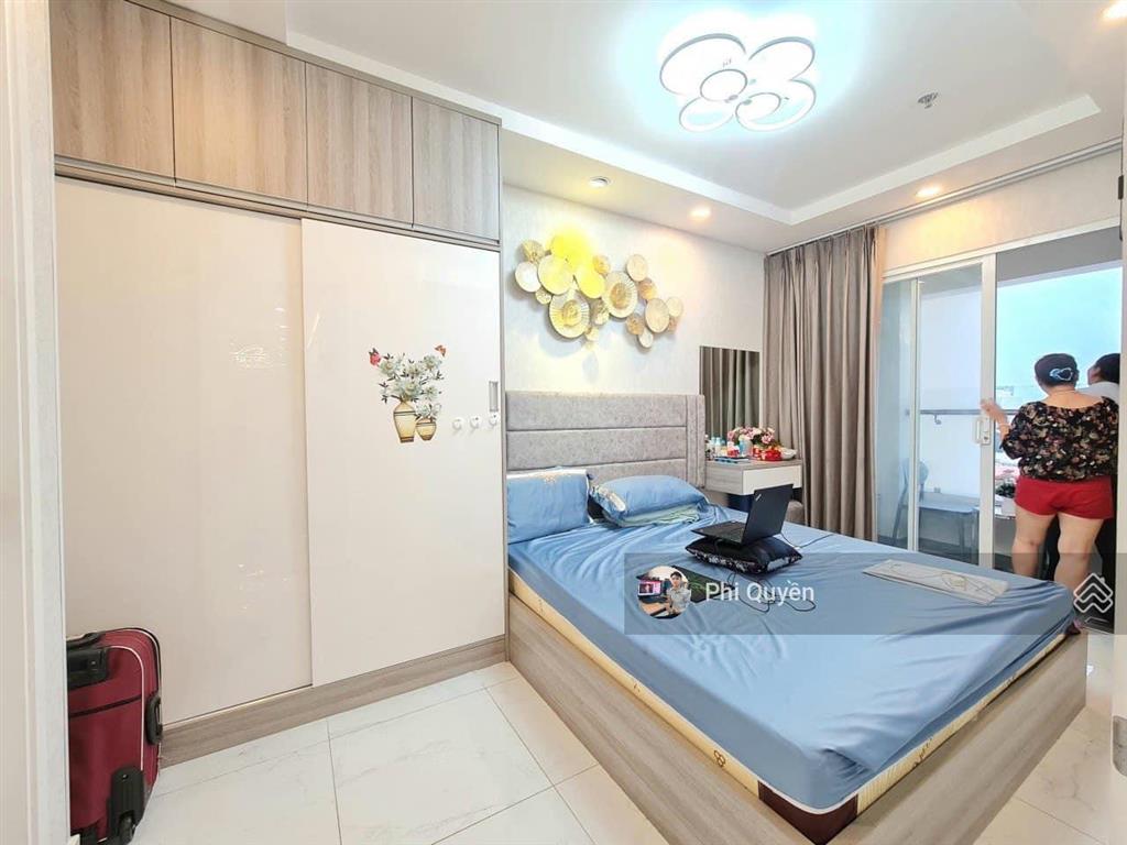 Mình cần bán nhanh chung cư screc tower  quận 3. dt 81m2, 2pn. giá 6 tỷ.  0779 757 *** quyền