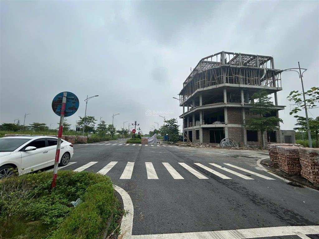 Bán đất sẵn sổ hồng công chứng luôn