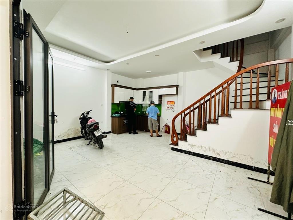 Không quy hoạch hai bà trưng nhà đẹp dân xây ngõ thông  41mx5 tầng  nhỉnh 13tỷ