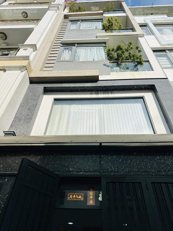Bán nhà 3 tháng 2 phường 10 quận 10 (4mx18m) 5 tầng giá 10.6 tỷ thương lượng.