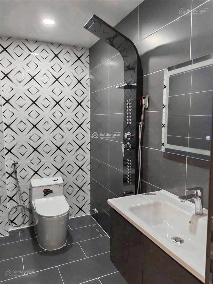 Bán nhà full nội thất thành thái phường 14 quận 10 (4x10m) trệt lửng 3 lầu có thang máy giá 10,2 tỷ