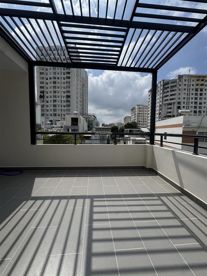 Nhà mới vô ở liền cao thắng phường 12 quận 10 (5,5m x 8m) trệt 3 lầu giá 9,6 tỷ.