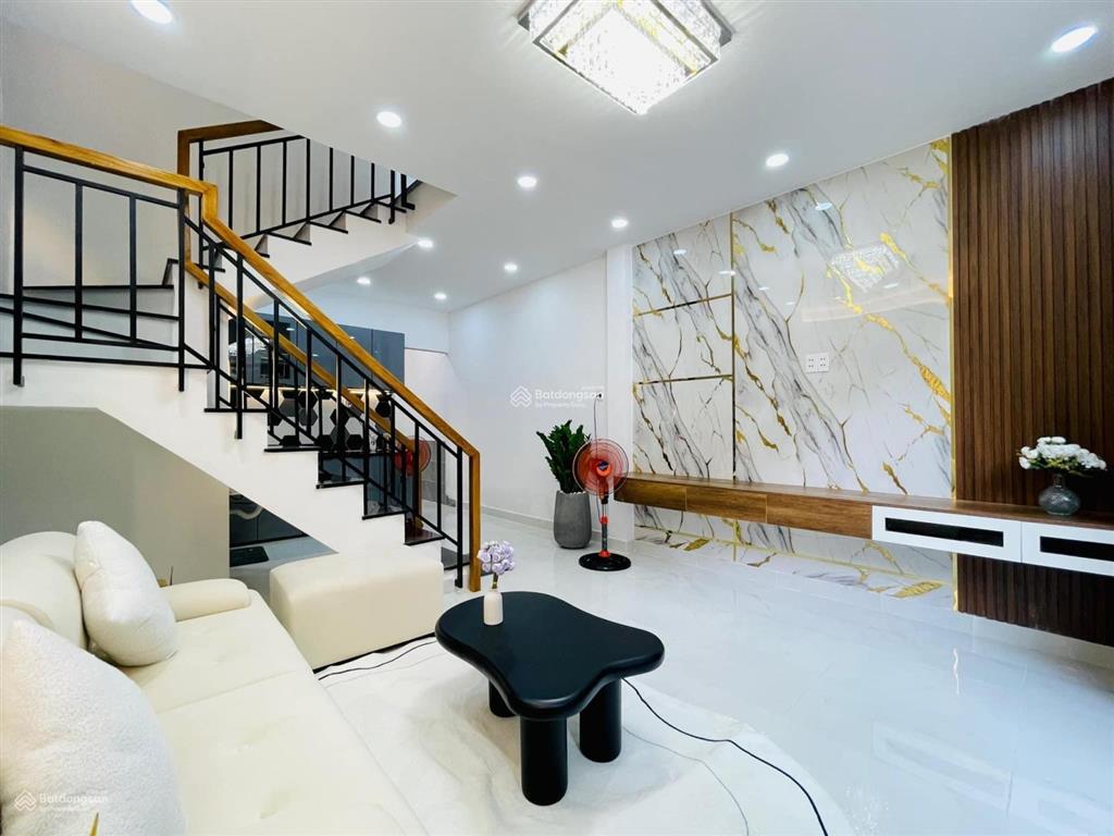 Cách 15m ra mặt tiền trần quang diệu phường 13 quận 3 (8.5mx14m) 2 tầng giá 15.5 tỷ thương lượng.
