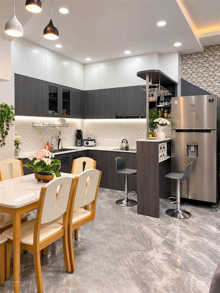 Bán nhà nguyễn đình chiểu phường 4 quận 3 (3.3mx10m, nở hậu 4.5m), cấp 4, giá 6.5 tỷ thương lượng.