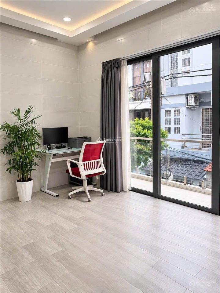 Bán nhà nguyễn đình chiểu phường 4 quận 3 (3.3mx10m, nở hậu 4.5m), cấp 4, giá 6.5 tỷ thương lượng.