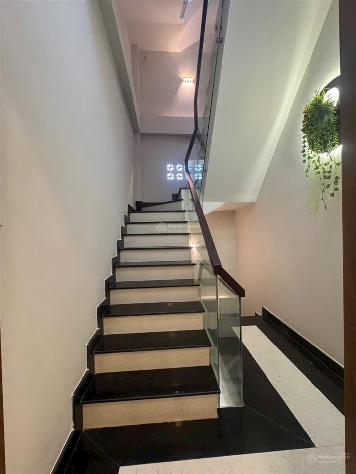 Bán nhà mới 100% hẻm xe hơi lãnh binh thăng q11