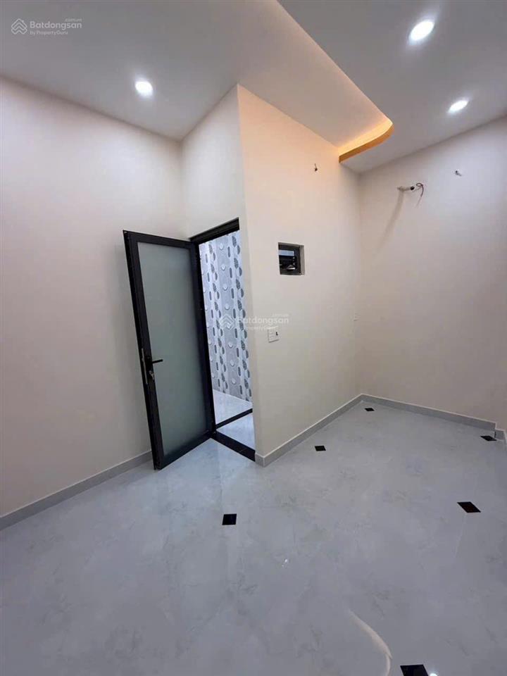 Bán nhà mới cách 1 căn ra mặt tiền trương phước phan q.bình tân