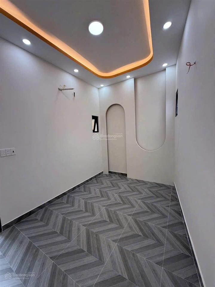 Bán nhà mới cách 1 căn ra mặt tiền trương phước phan q.bình tân