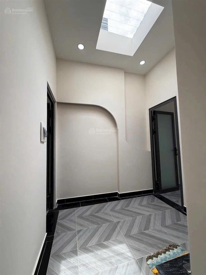 Bán nhà mới cách 1 căn ra mặt tiền trương phước phan q.bình tân