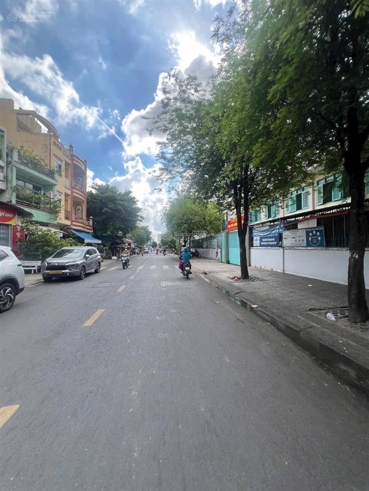 Bán nhà ngang 5m hẻm xe hơi đường văn thân q6