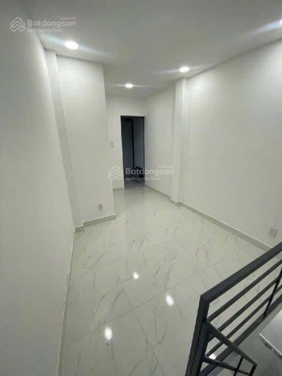 Bán nhà mới sổ hồng riêng đường hưng phú q8