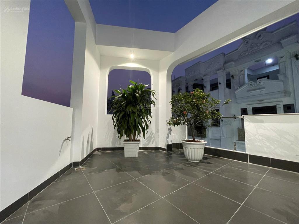 Nhà đường bình thành dt lớn ngang 14m x 10m cn 85,6m2 4 tấm, 5 pn  6 wc có gara xe hơi có giá tốt
