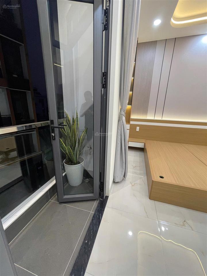 Nhà đường bình thành dt lớn ngang 14m x 10m cn 85,6m2 4 tấm, 5 pn  6 wc có gara xe hơi có giá tốt