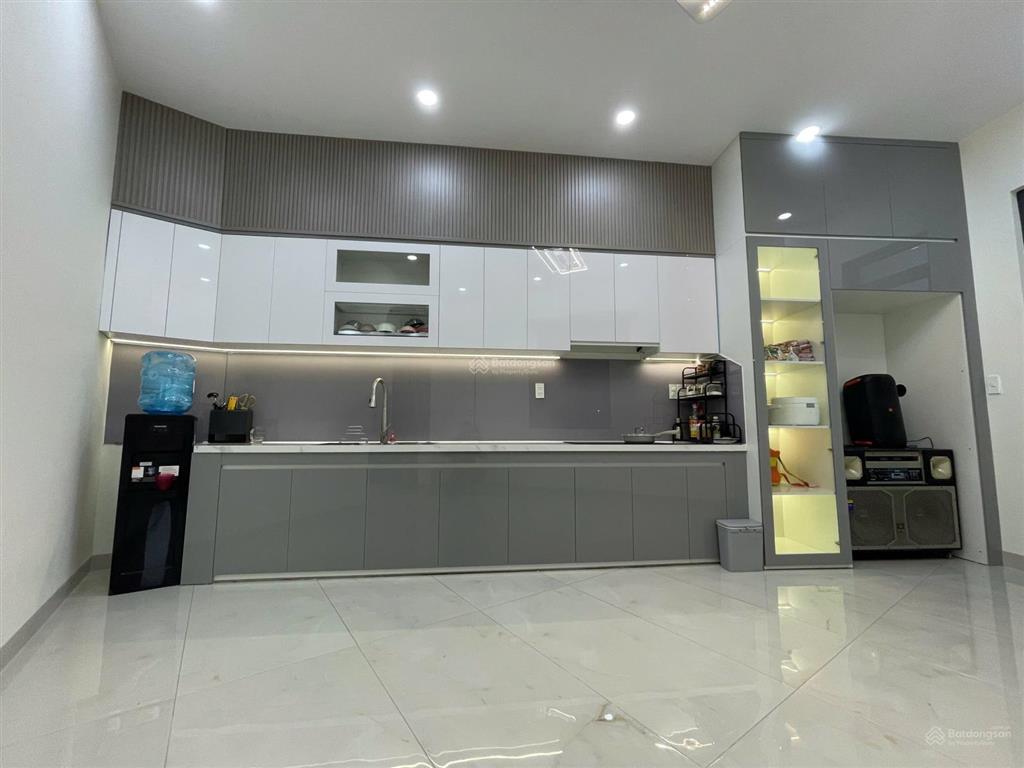 Nhà đường bình thành dt lớn ngang 14m x 10m cn 85,6m2 4 tấm, 5 pn  6 wc có gara xe hơi có giá tốt