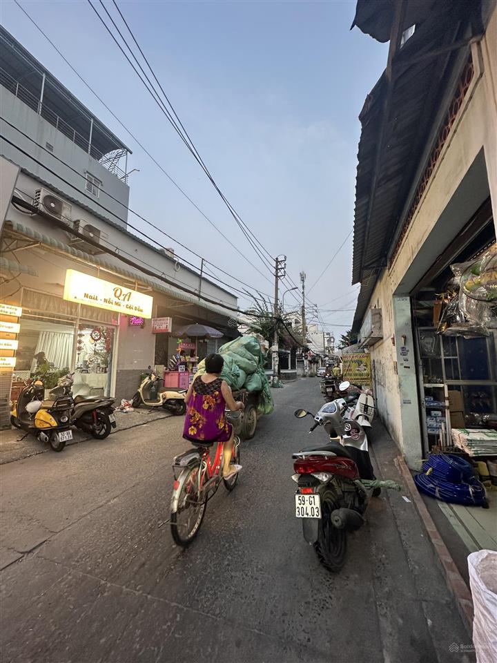 Nhà lô góc cực hiếm mã lò, 2 mặt tiền, 9.6x20m, giá tốt