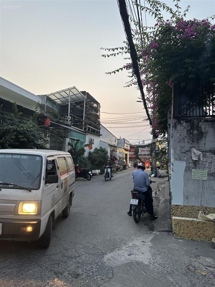 Nhà lô góc cực hiếm mã lò, 2 mặt tiền, 9.6x20m, giá tốt