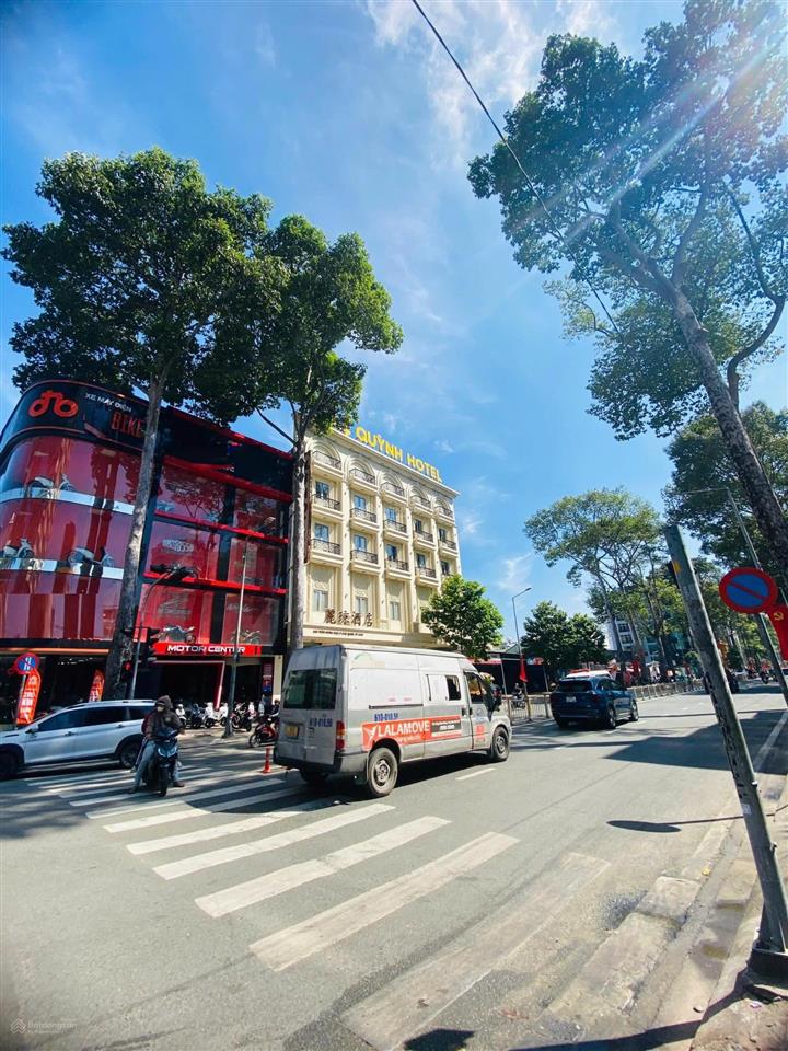 Bán nhà trần hưng đạo q.5  hxh 6m  chỉ sau 1 căn mặt tiền  dt 5m x 10m  4 tầng 4 btct