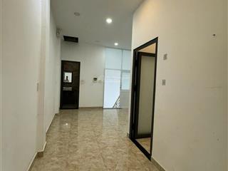 Nhà ngộp gấp bán  5x12m  hẻm kinh doanh sầm uất  2 tầng  dọn vào ở ngay