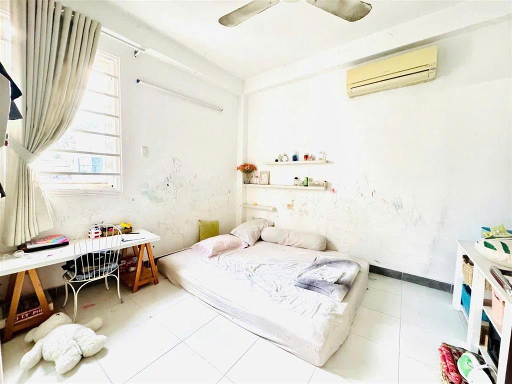 Giảm nhanh 6,15 tỷ bán, nguyễn ngọc lộc 4 x 8,5m, 3 tầng btct, 2wc cách hxh 1 căn