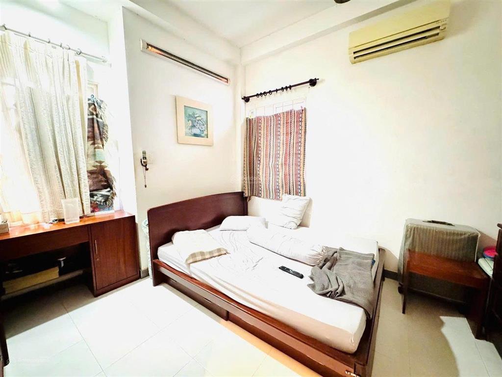Giảm nhanh 6,15 tỷ bán, nguyễn ngọc lộc 4 x 8,5m, 3 tầng btct, 2wc cách hxh 1 căn