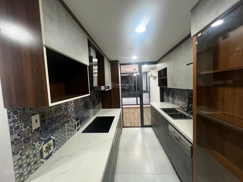 Hòa hưng gấp, dt 4 x 10m, 2 tầng mới đẹp ở ngay đưa trước 2 tỷ nhận nhà