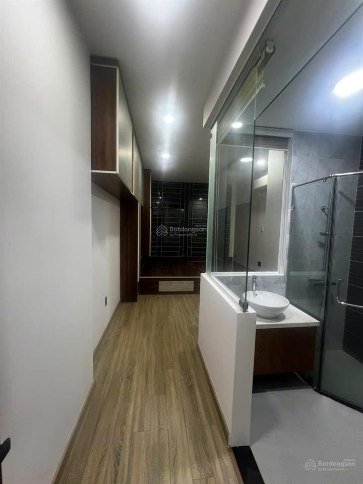 Hòa hưng gấp, dt 4 x 10m, 2 tầng mới đẹp ở ngay đưa trước 2 tỷ nhận nhà