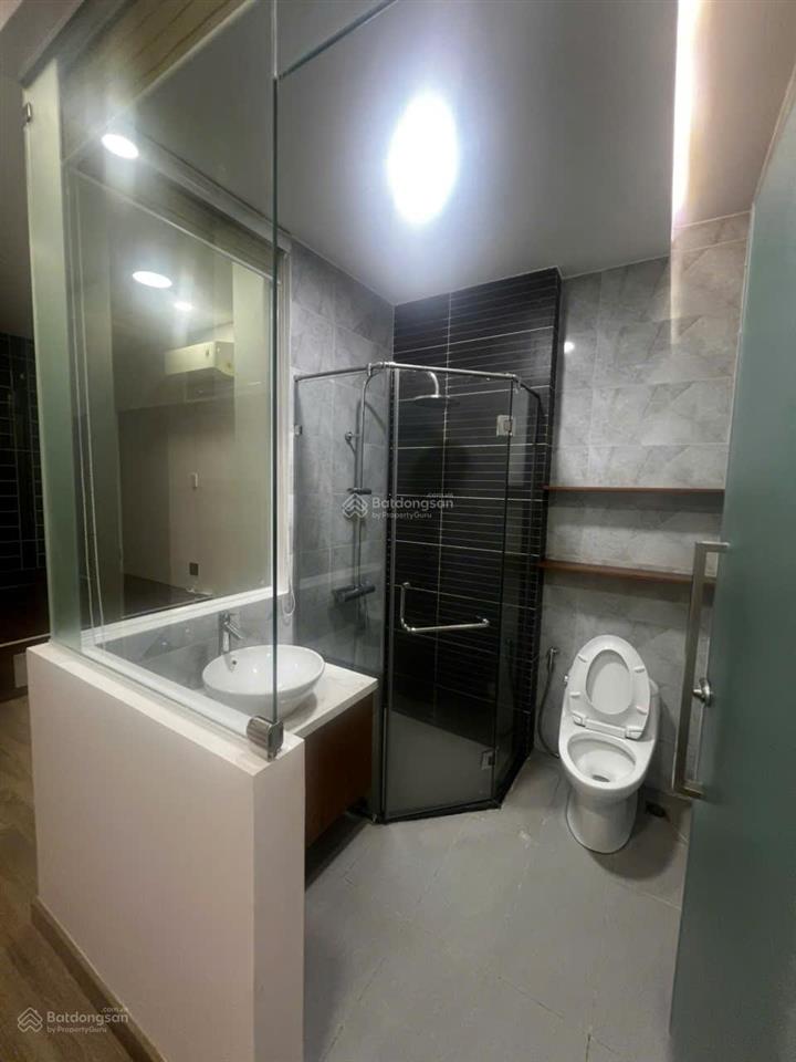 Hòa hưng gấp, dt 4 x 10m, 2 tầng mới đẹp ở ngay đưa trước 2 tỷ nhận nhà