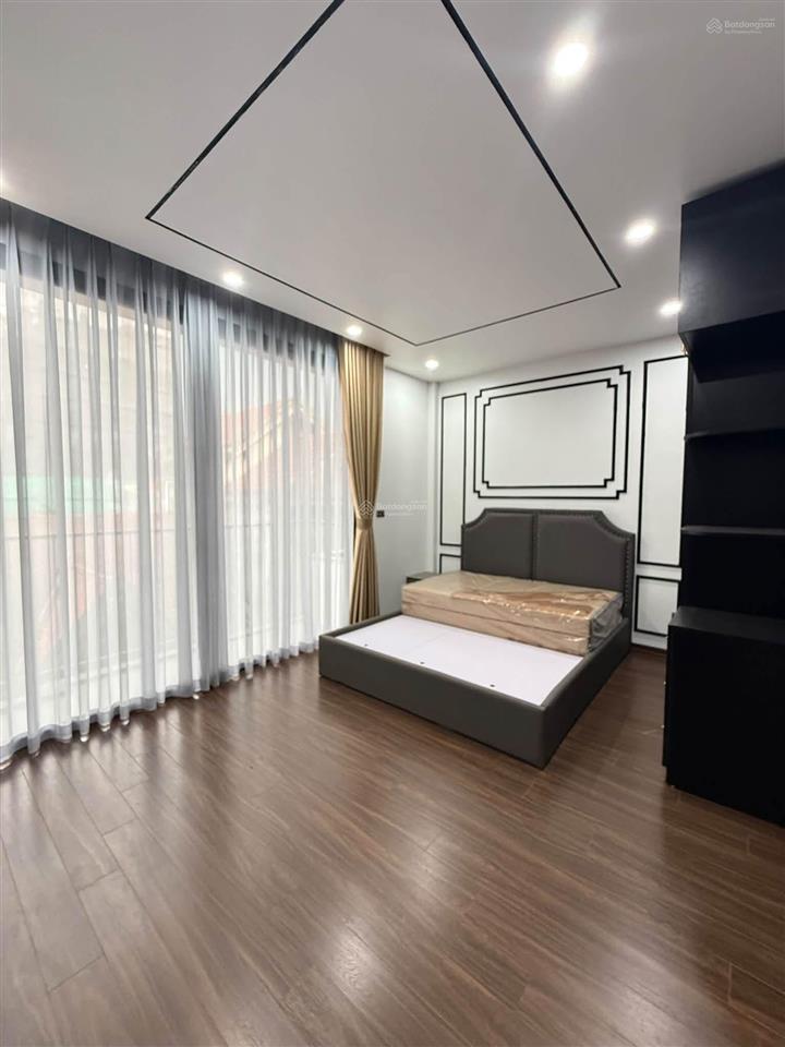 Cực hiếm nhà phố tô ngọc vân tây hồ 40m 9 tầng oto 10m view hồ giá hời