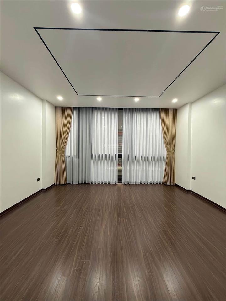 Cực hiếm nhà phố tô ngọc vân tây hồ 40m 9 tầng oto 10m view hồ giá hời